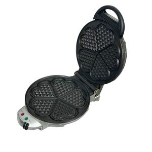 Vintage Villaware Model 2003 Iron Chrome Waffle Maker Hearts Made In USA Works